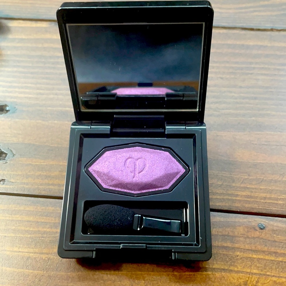 Cle de Peau satin eye color #108